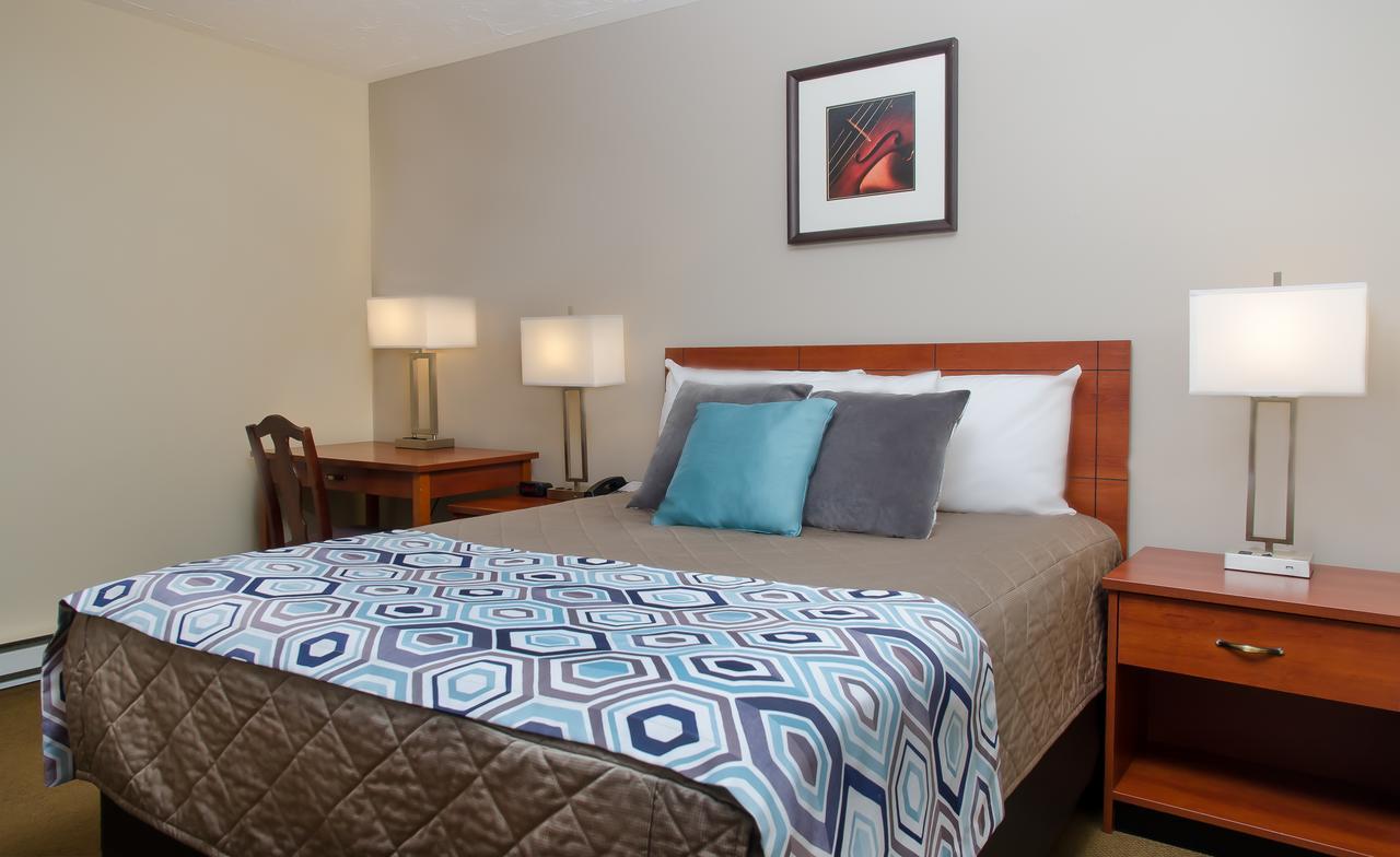 Standard Queen Room