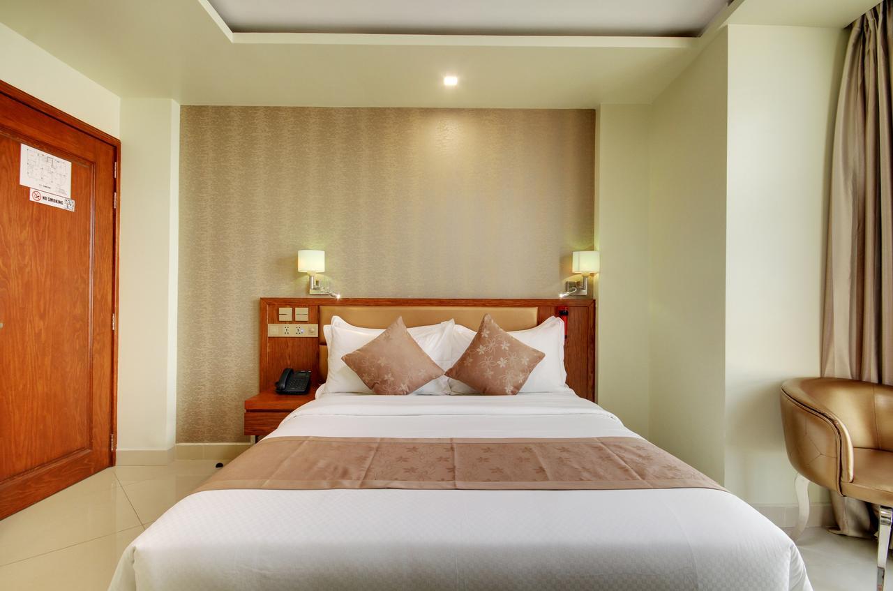 Deluxe Room Ocean View Return Airport Transfer on Food & Beverage Spa