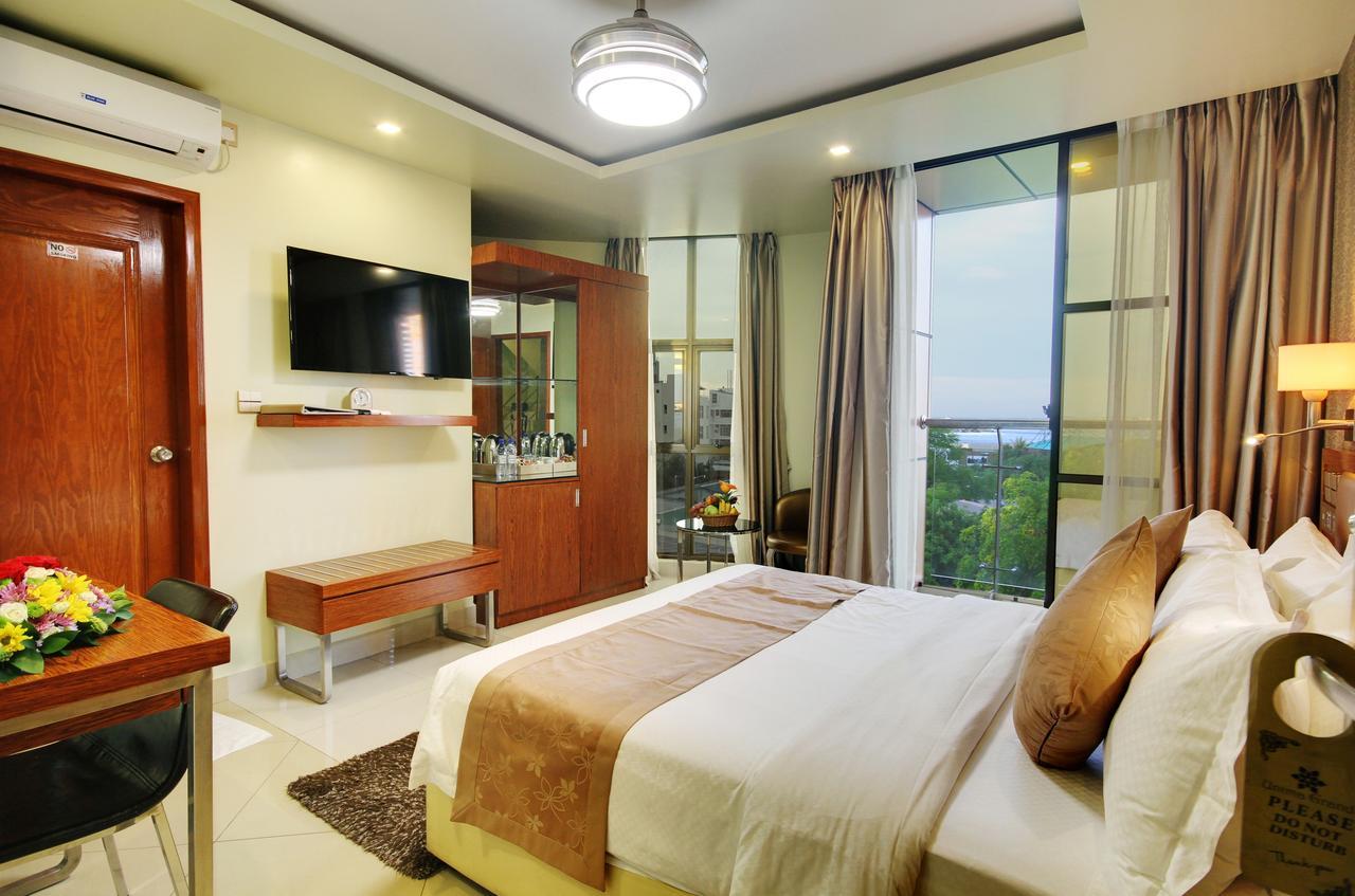 Super Deluxe Room Balcony & Ocean View Return Airport Transfer on Food & Beverage Spa