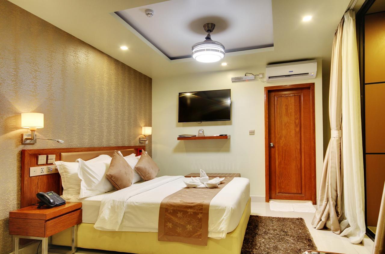 Suite Sea View Return Airport Transfer on Food & Beverage Spa
