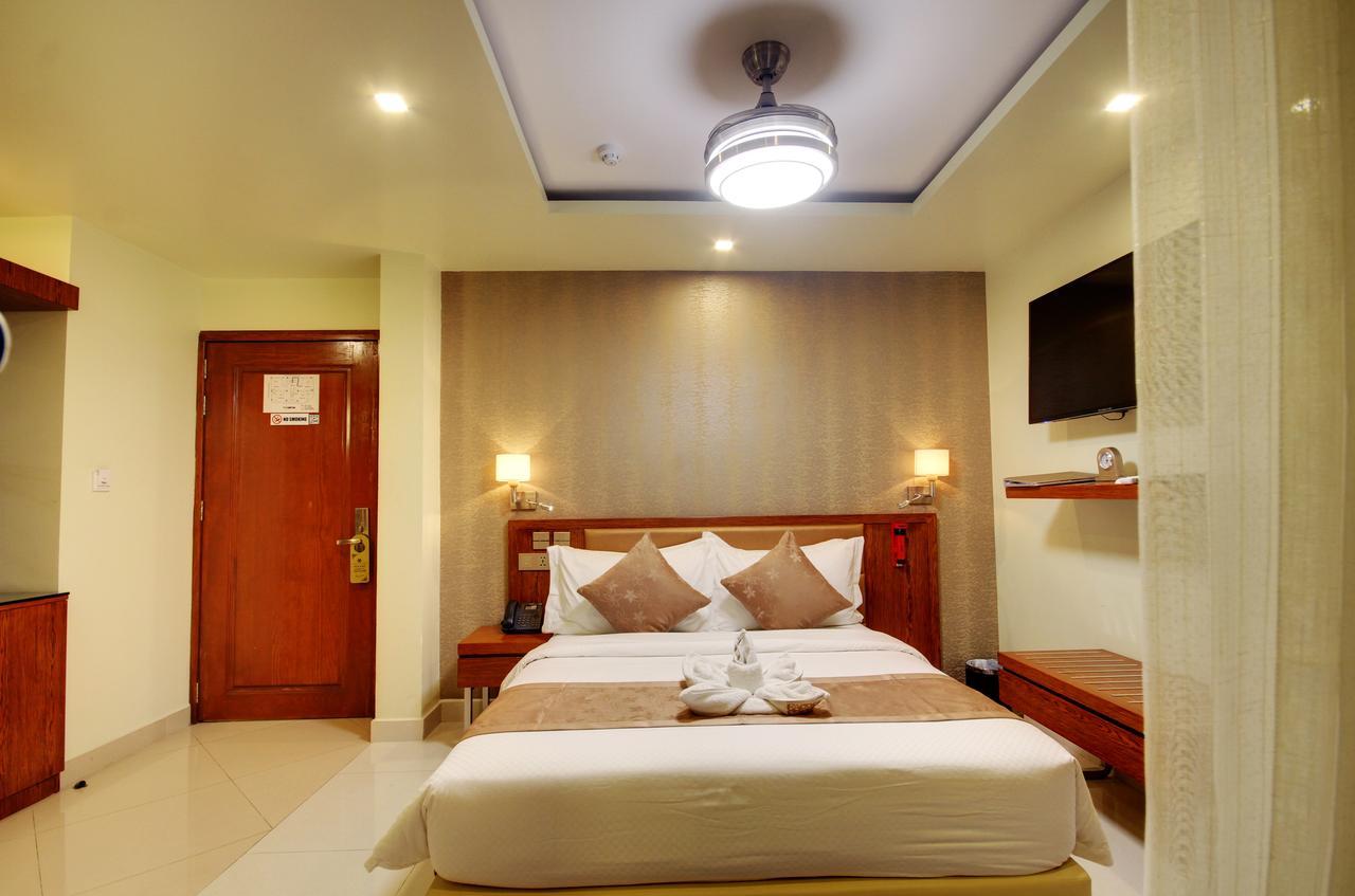 Executive Double Room Return Airport Transfer on Food & Beverage Spa