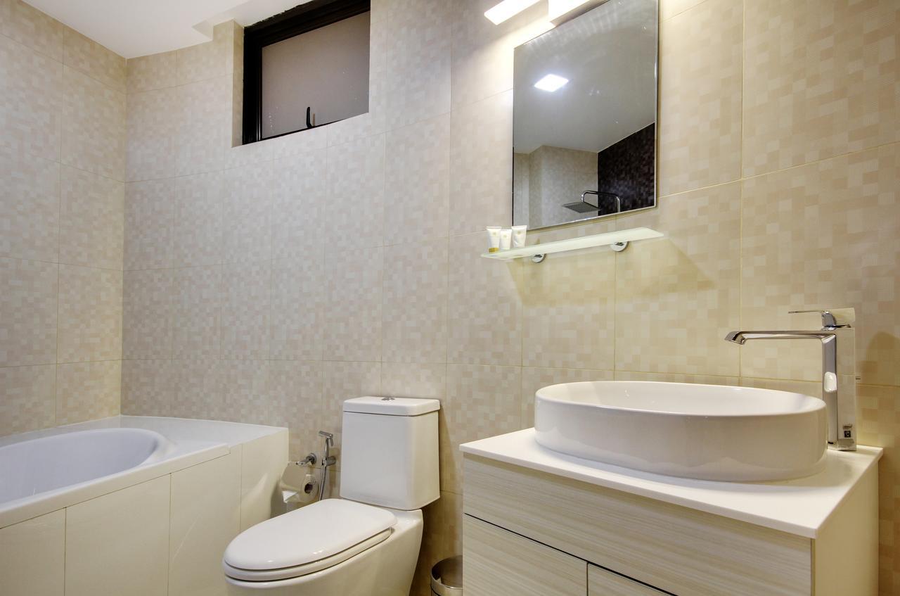Executive Double Room Return Airport Transfer on Food & Beverage Spa