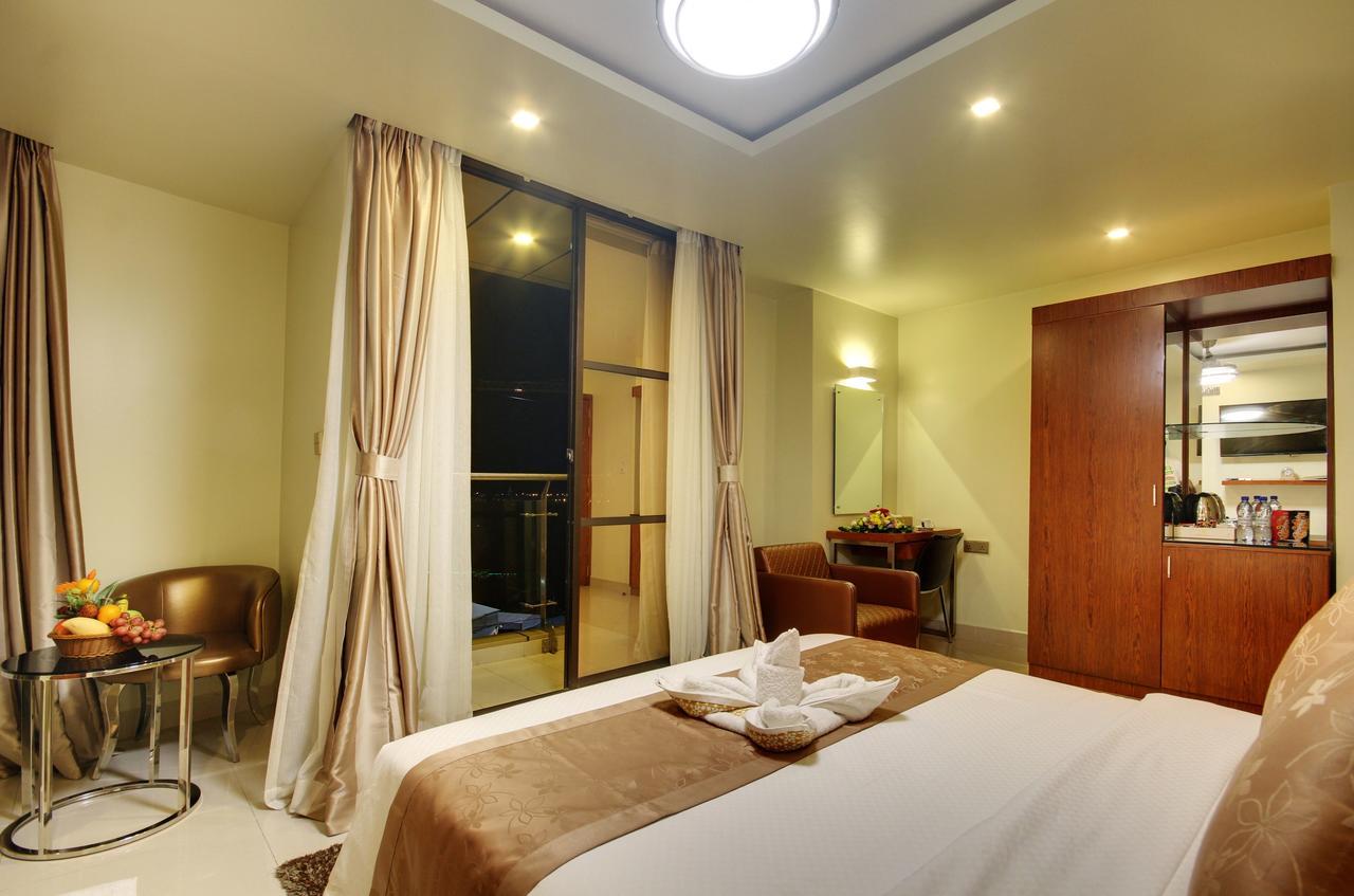 Suite Sea View Return Airport Transfer on Food & Beverage Spa