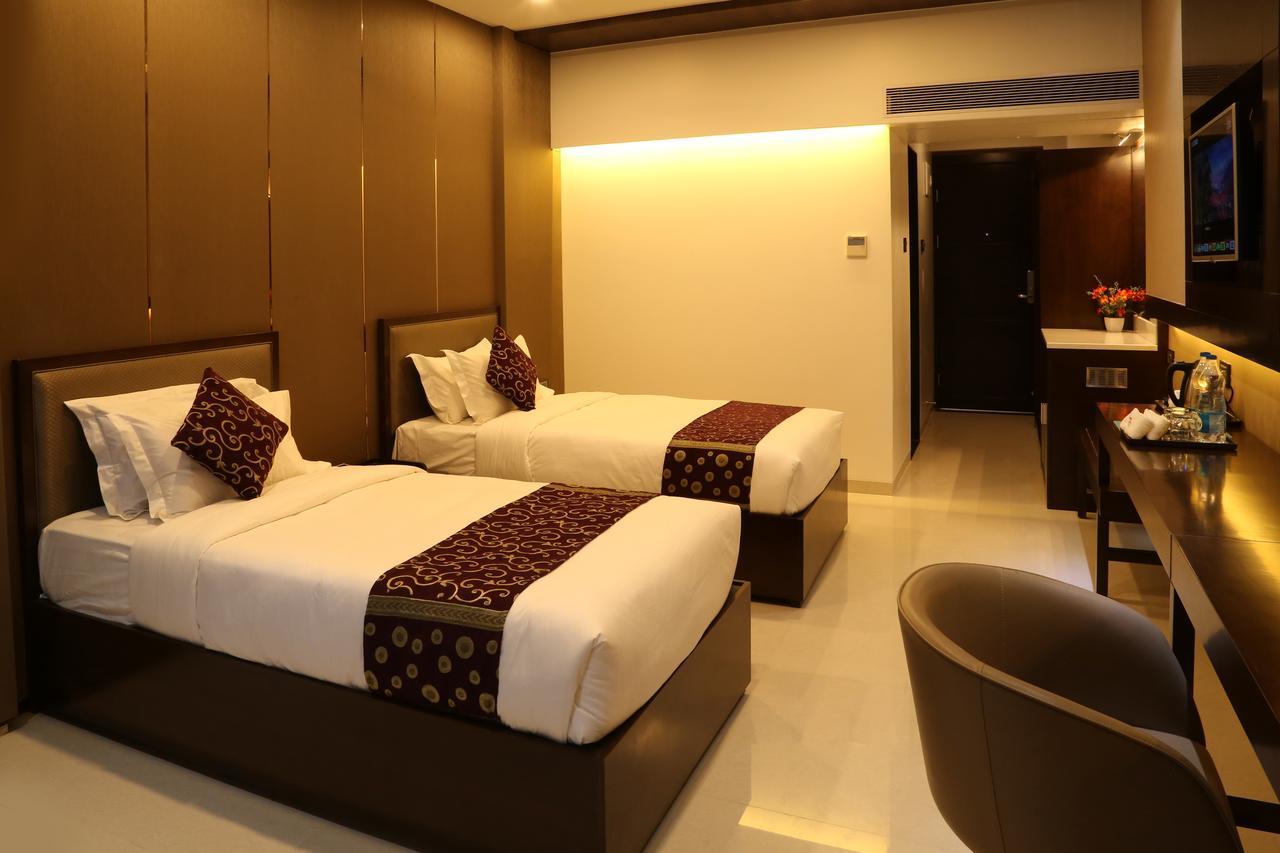 Queen Room with Pool View