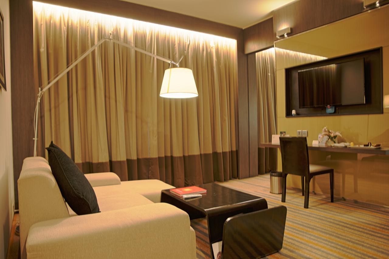Suite Premier Lounge Access Airport transfers laundry