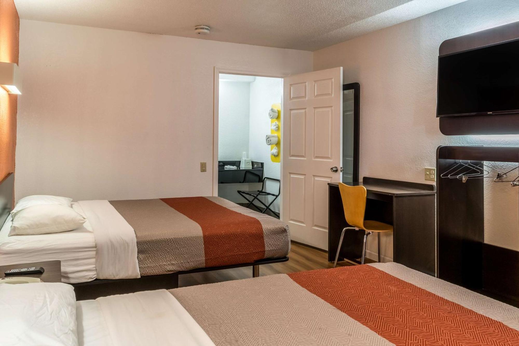Queen Room Two Queen Beds Non-Smoking