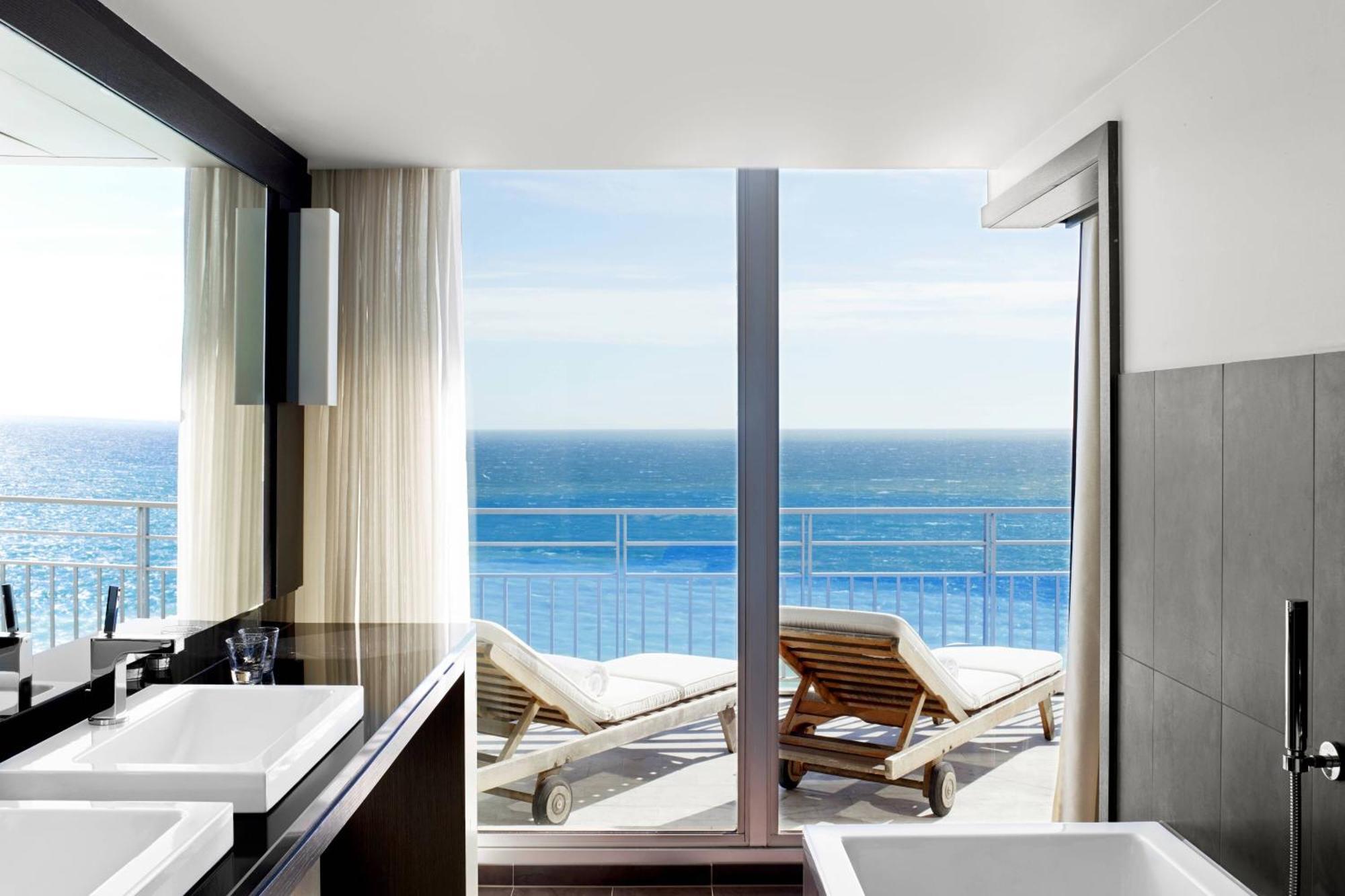 Junior Suite Sea View King bed