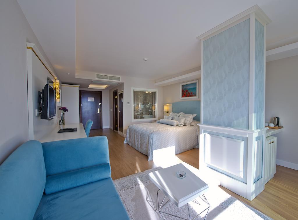 Deluxe Room with Sea View