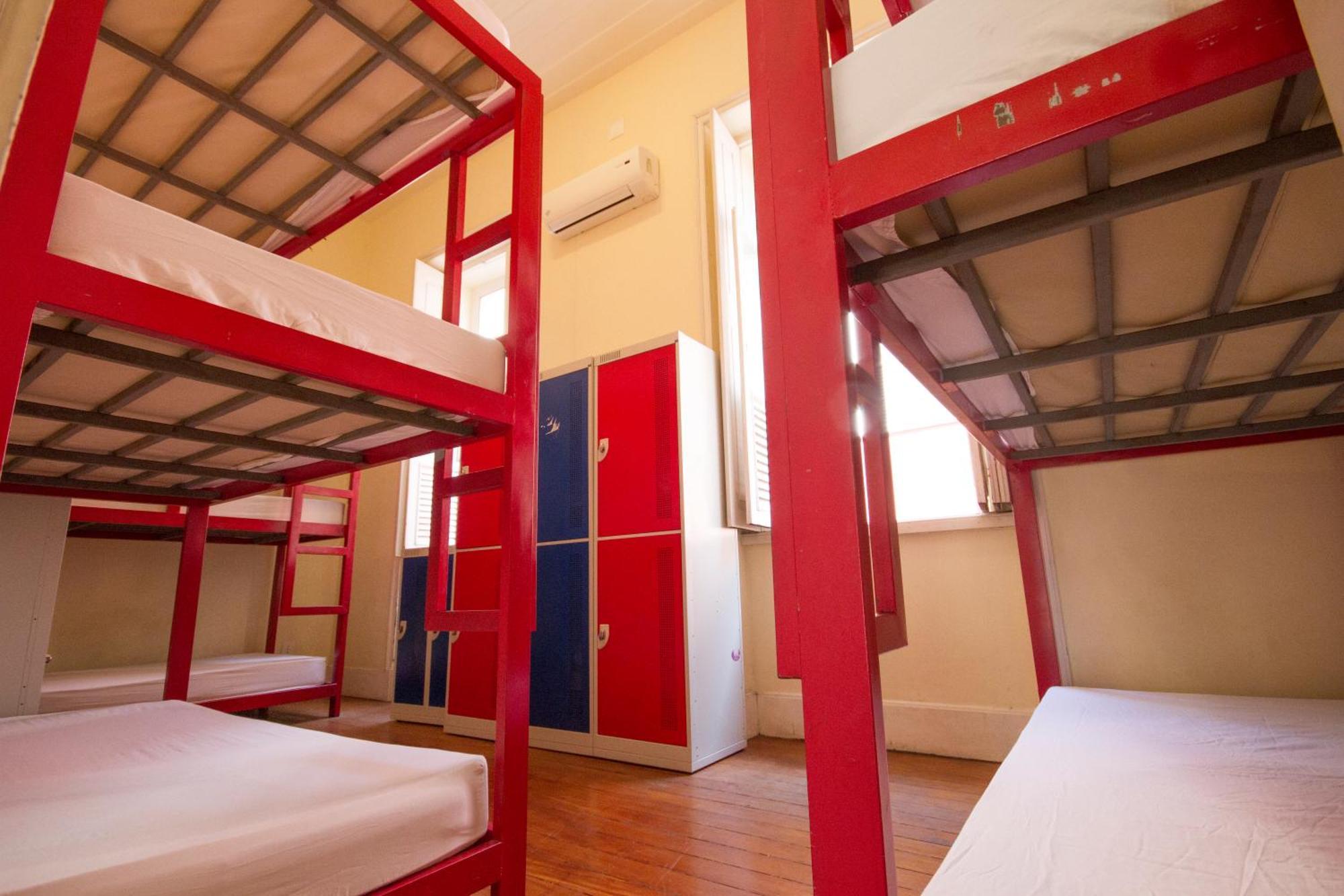 Bed 9-Bed Dormitory Room External
