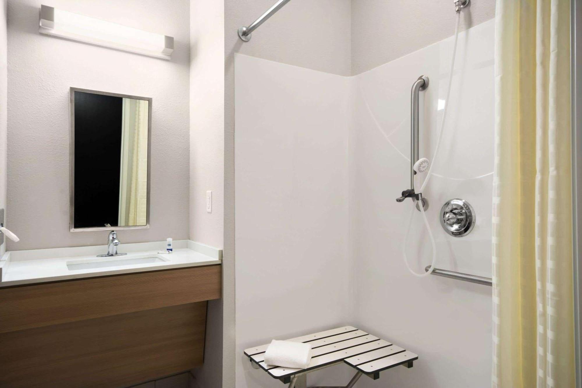 Queen Studio Suite Bathtub Grab Bars Mobility Accessible or Non-Smoking