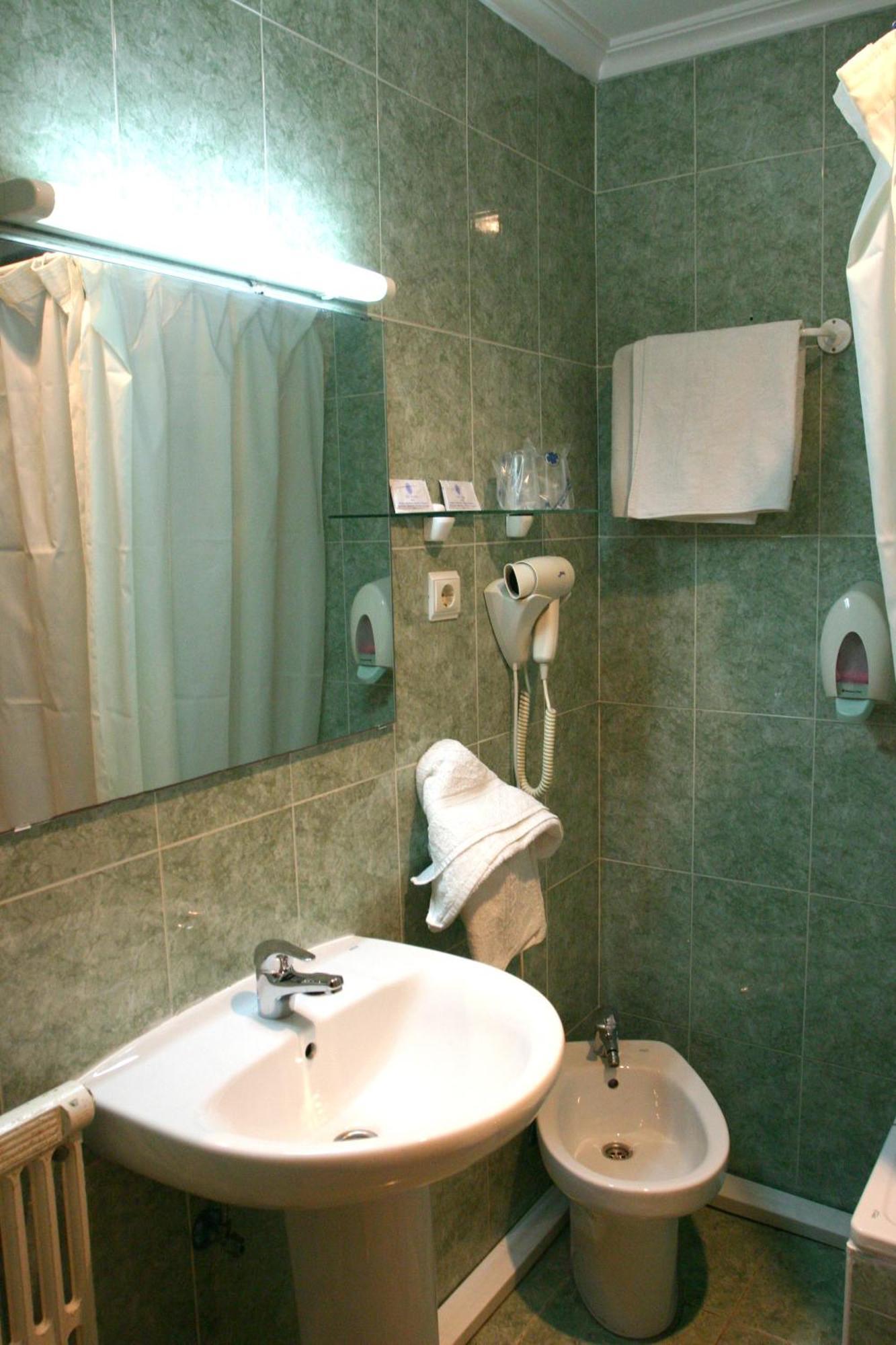 Triple Room (2 Adults + 1 Child)