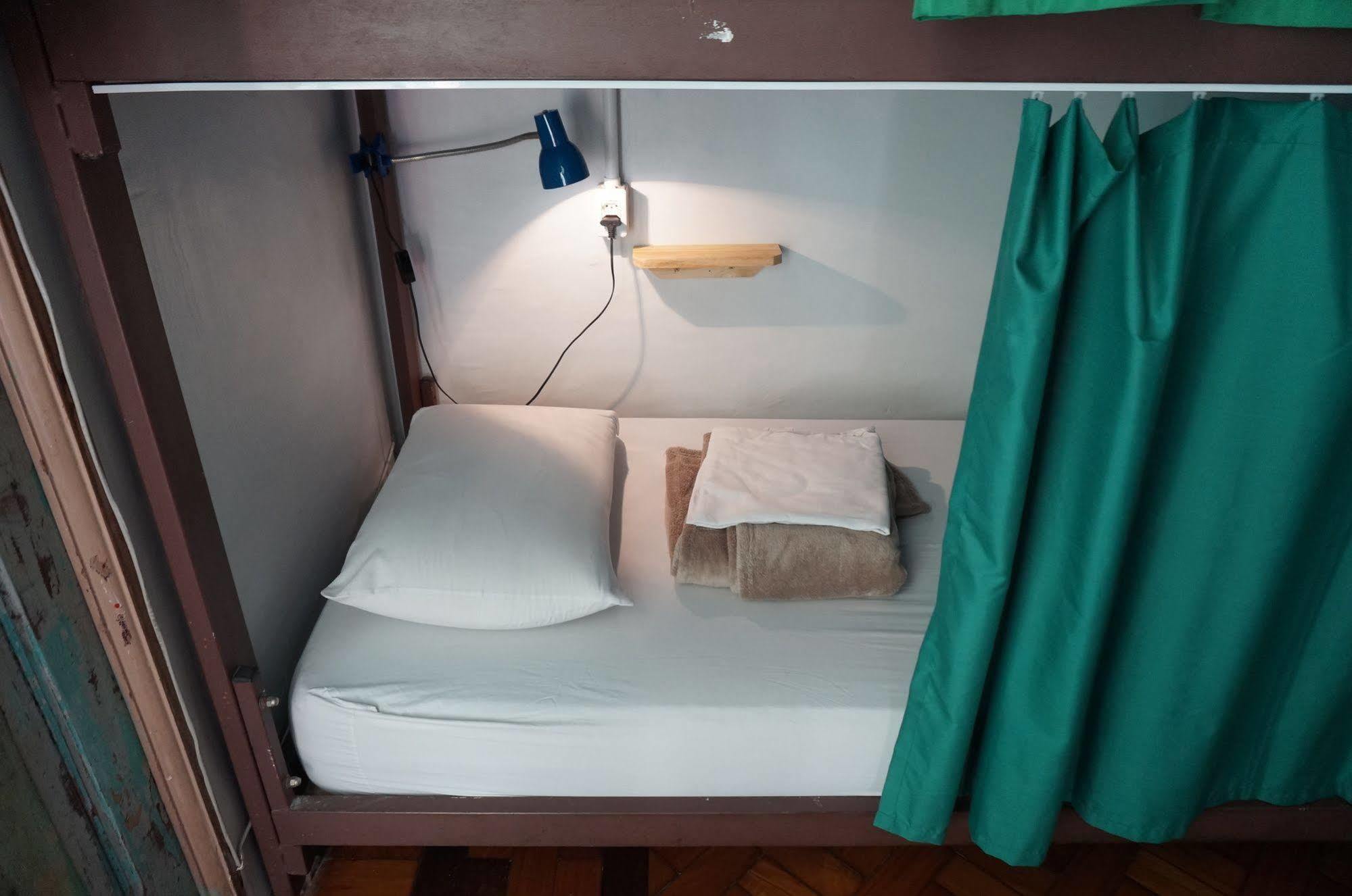 Single Bed 6-Bed Dormitory Room