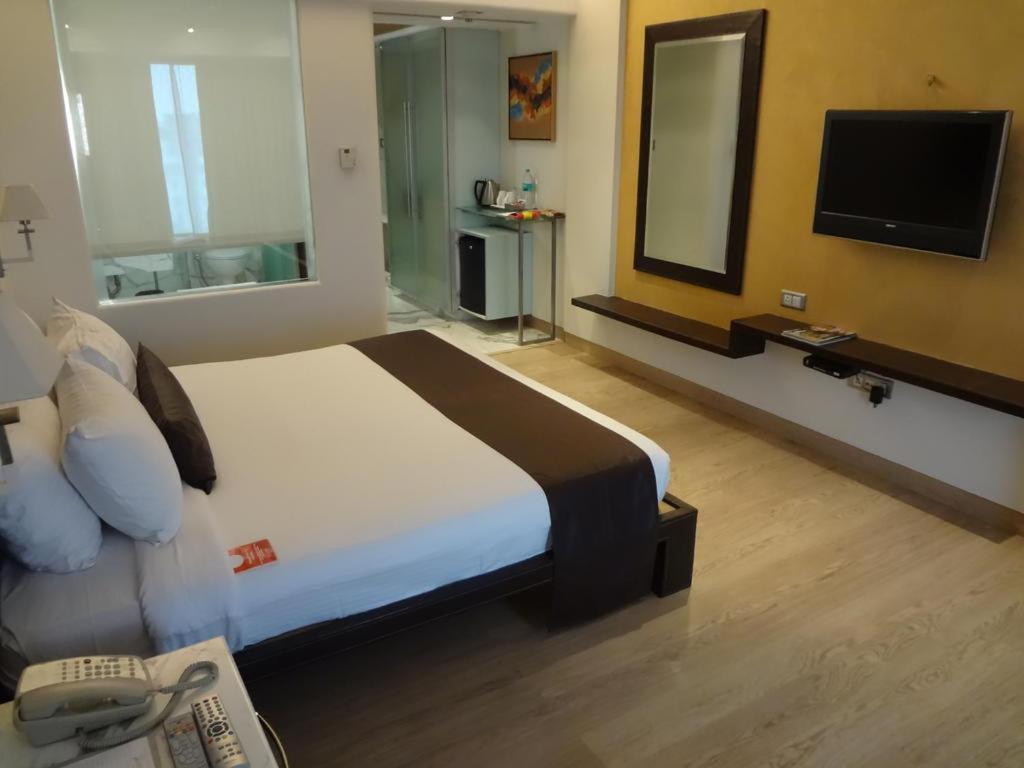 Reflection Club Room on Restaurant Food Al-a-carte order