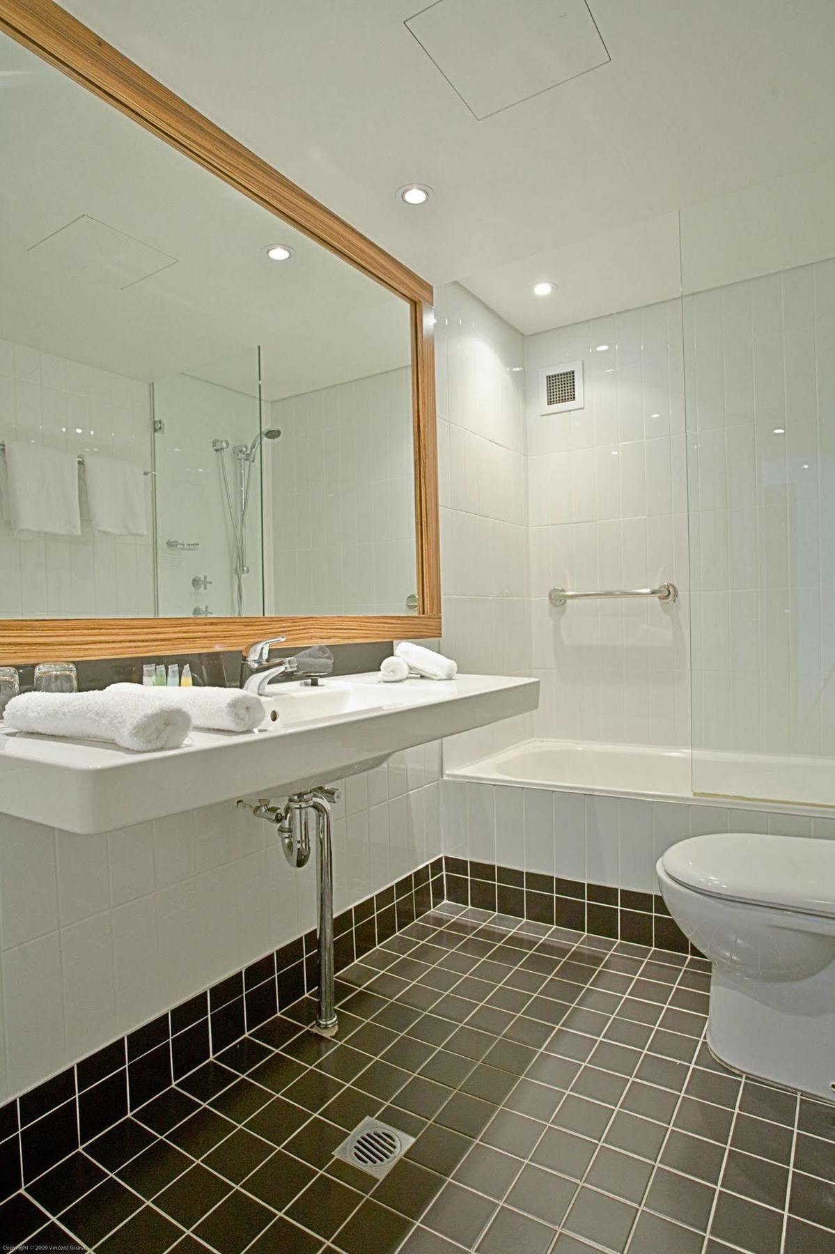 Deluxe King Room with City View