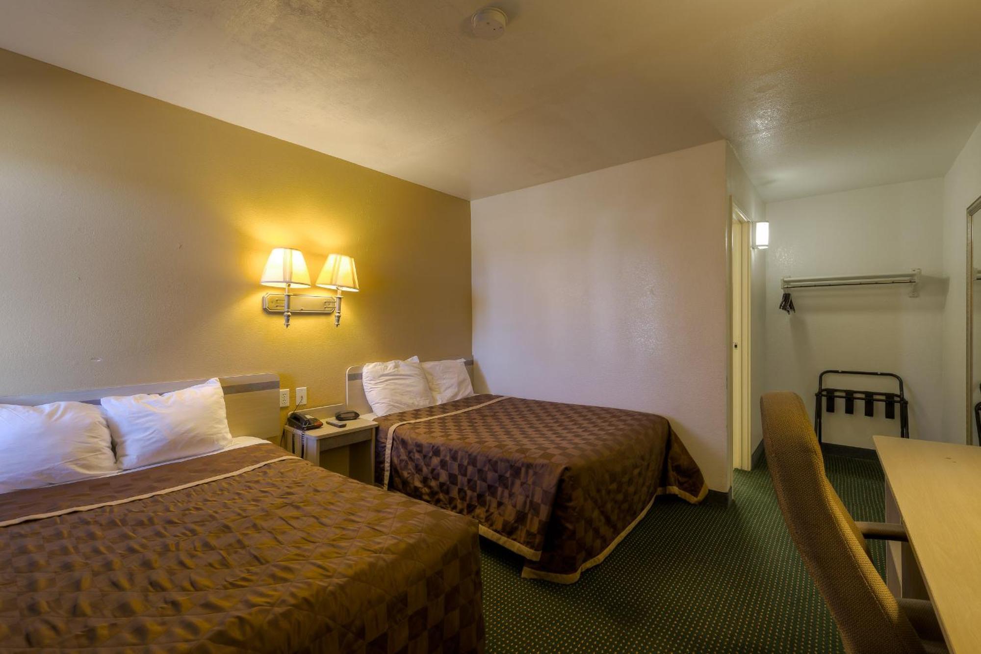 Double Room with Two Double Beds - Smoking