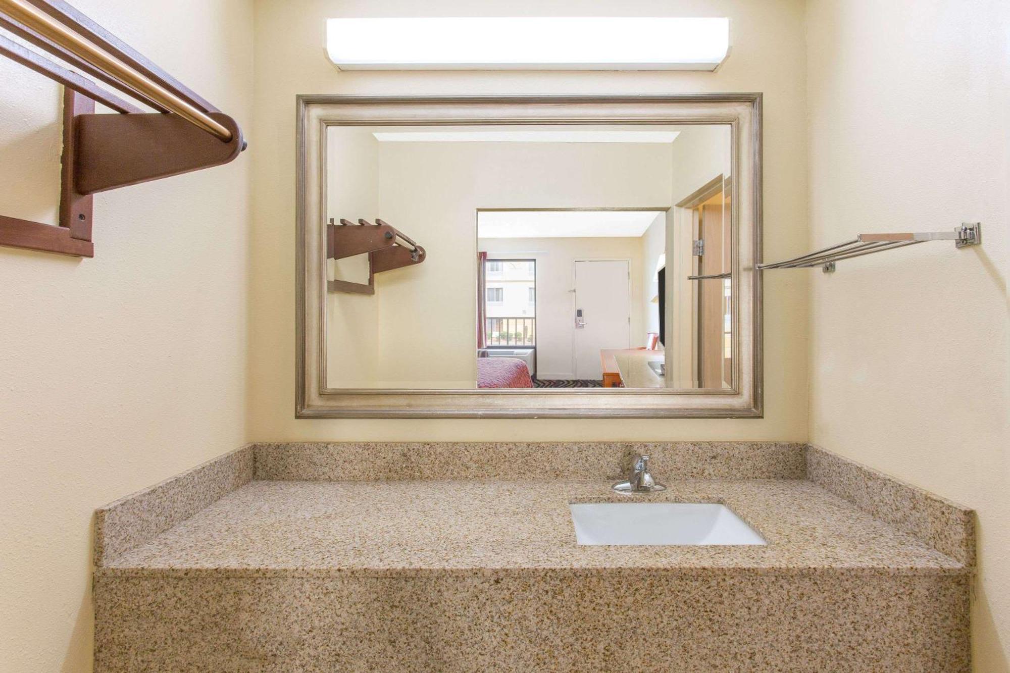 2 Queen Beds Accessible Room Non-Smoking