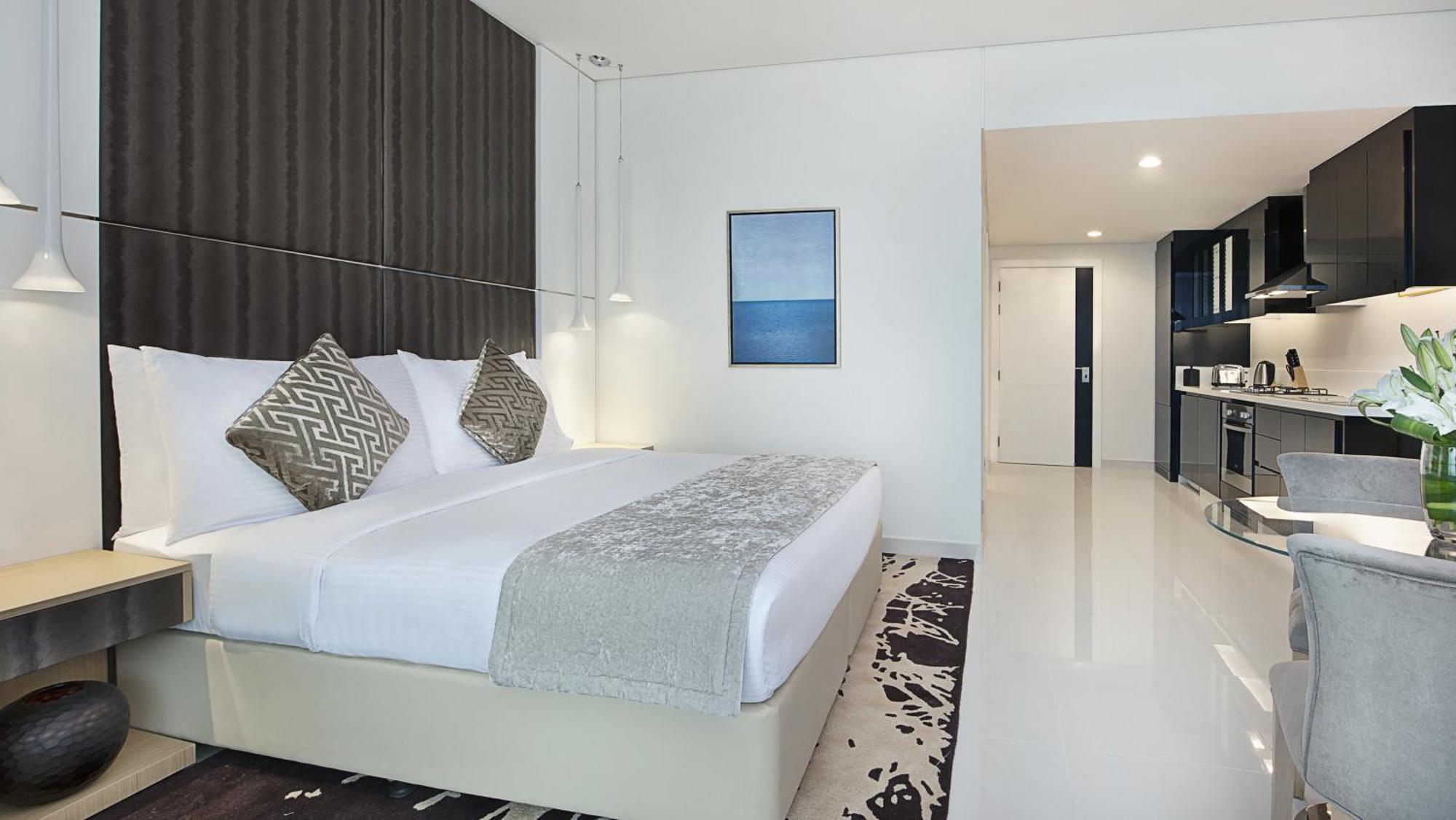 Deluxe Room kitchenette Canal View