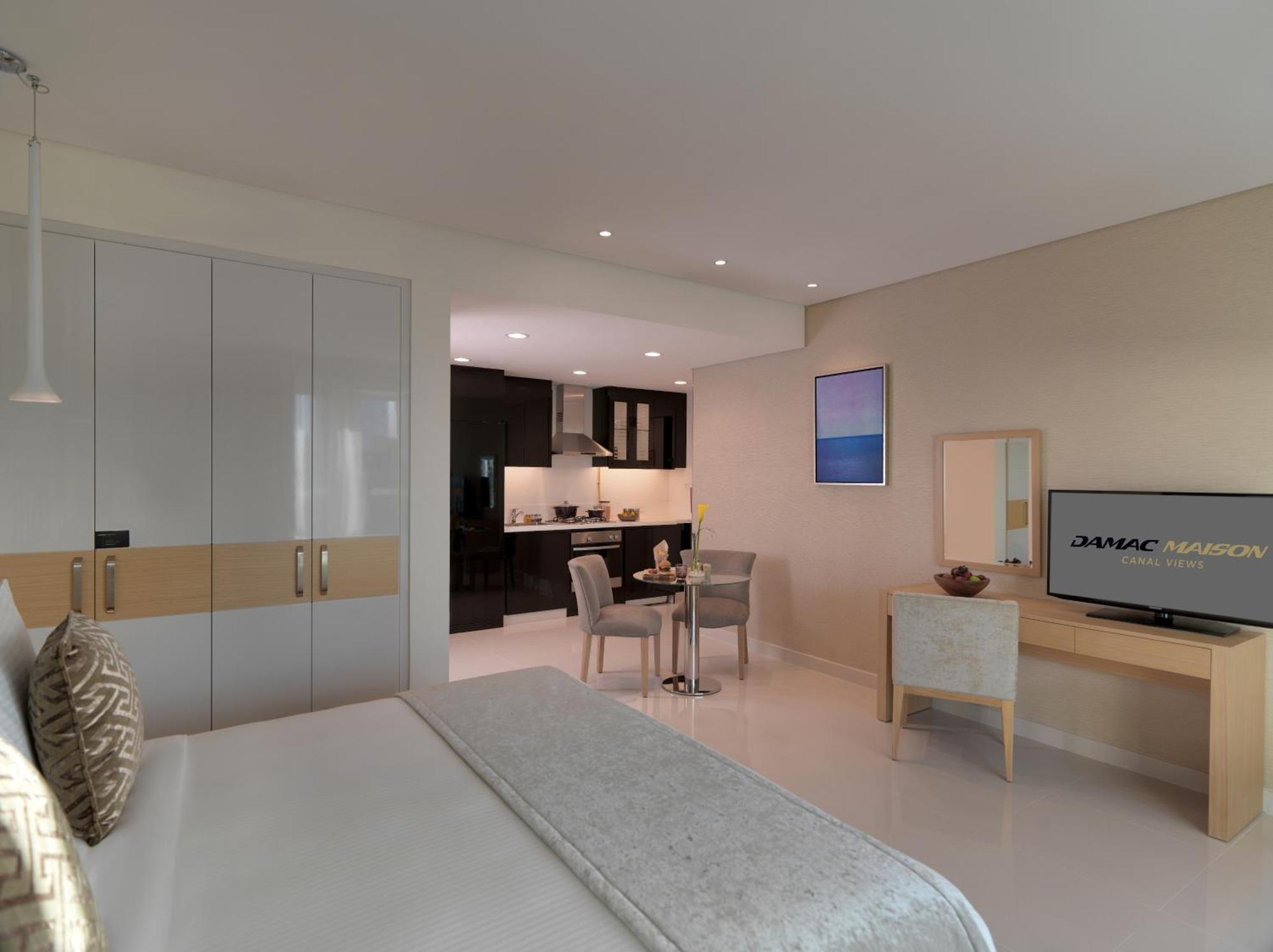 Deluxe Room kitchenette Canal View