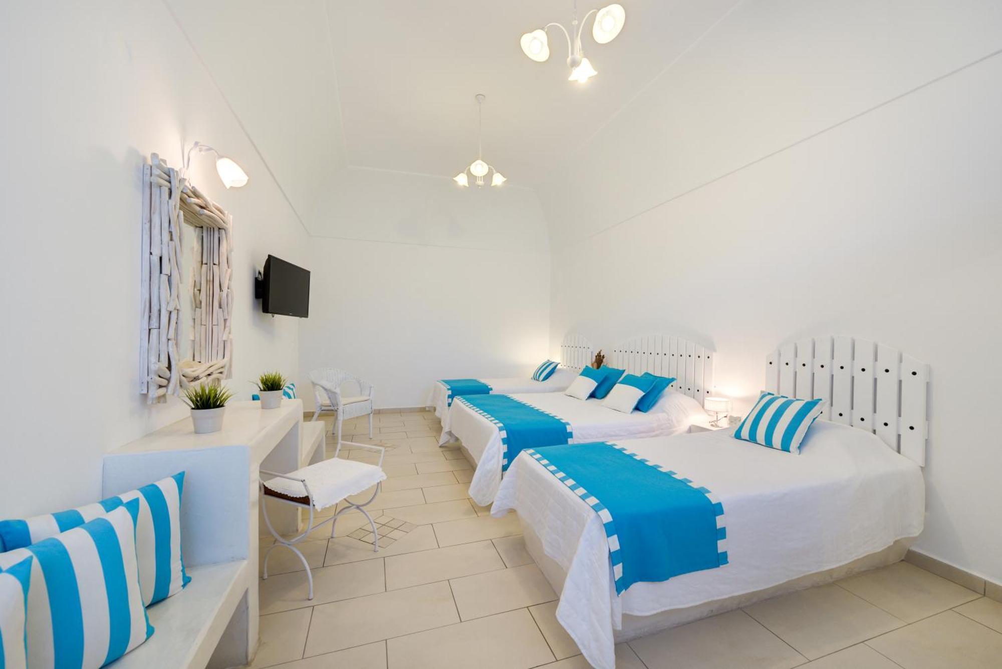 Quadruple Room shared Patio