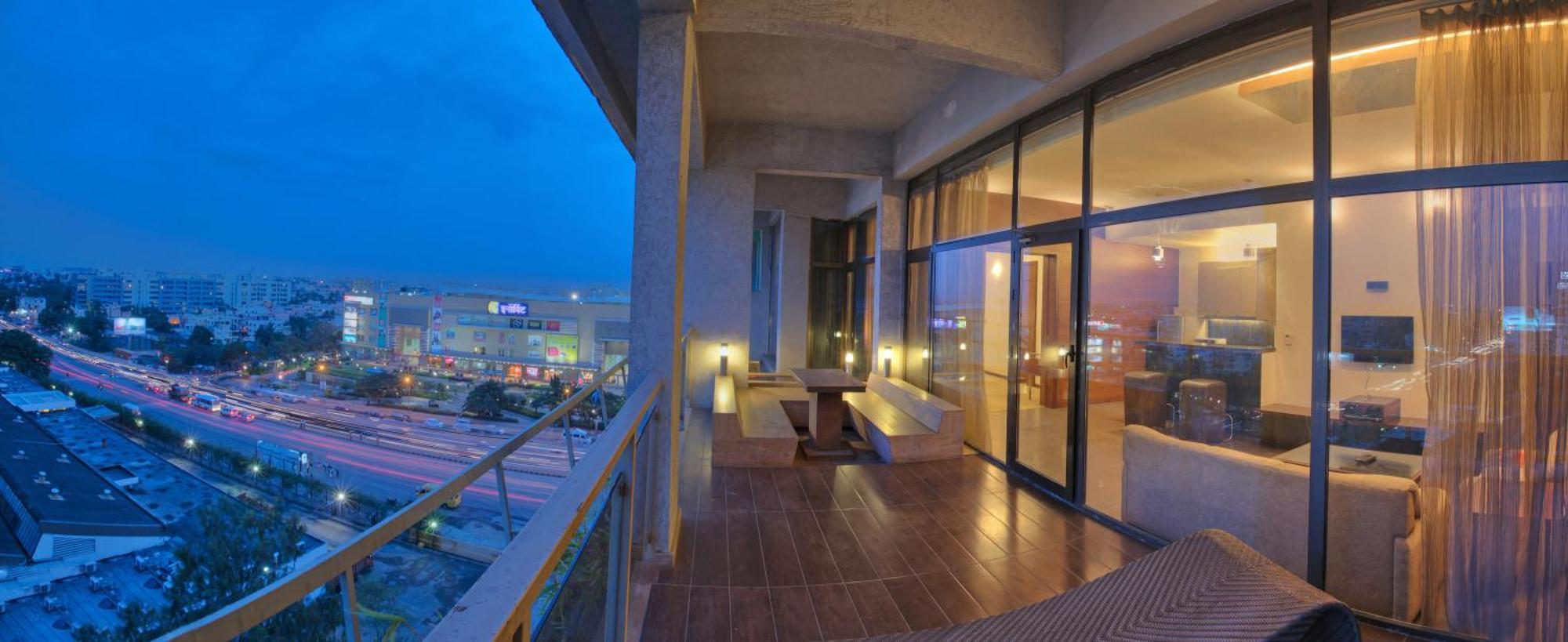 Milano 15 BHK Apartment 2-way Airport Transfer on session of Spa
