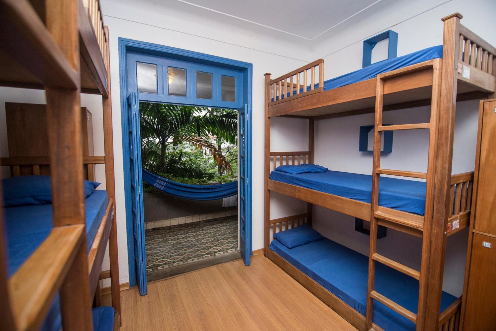 Bed 9-Bed Mixed Dormitory Room Balcony