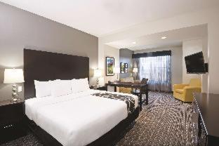 Deluxe King Room Mobility Access or Non-Smoking