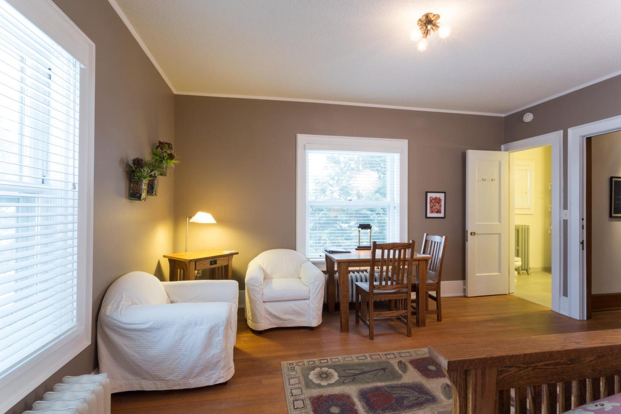 Deluxe Queen Room