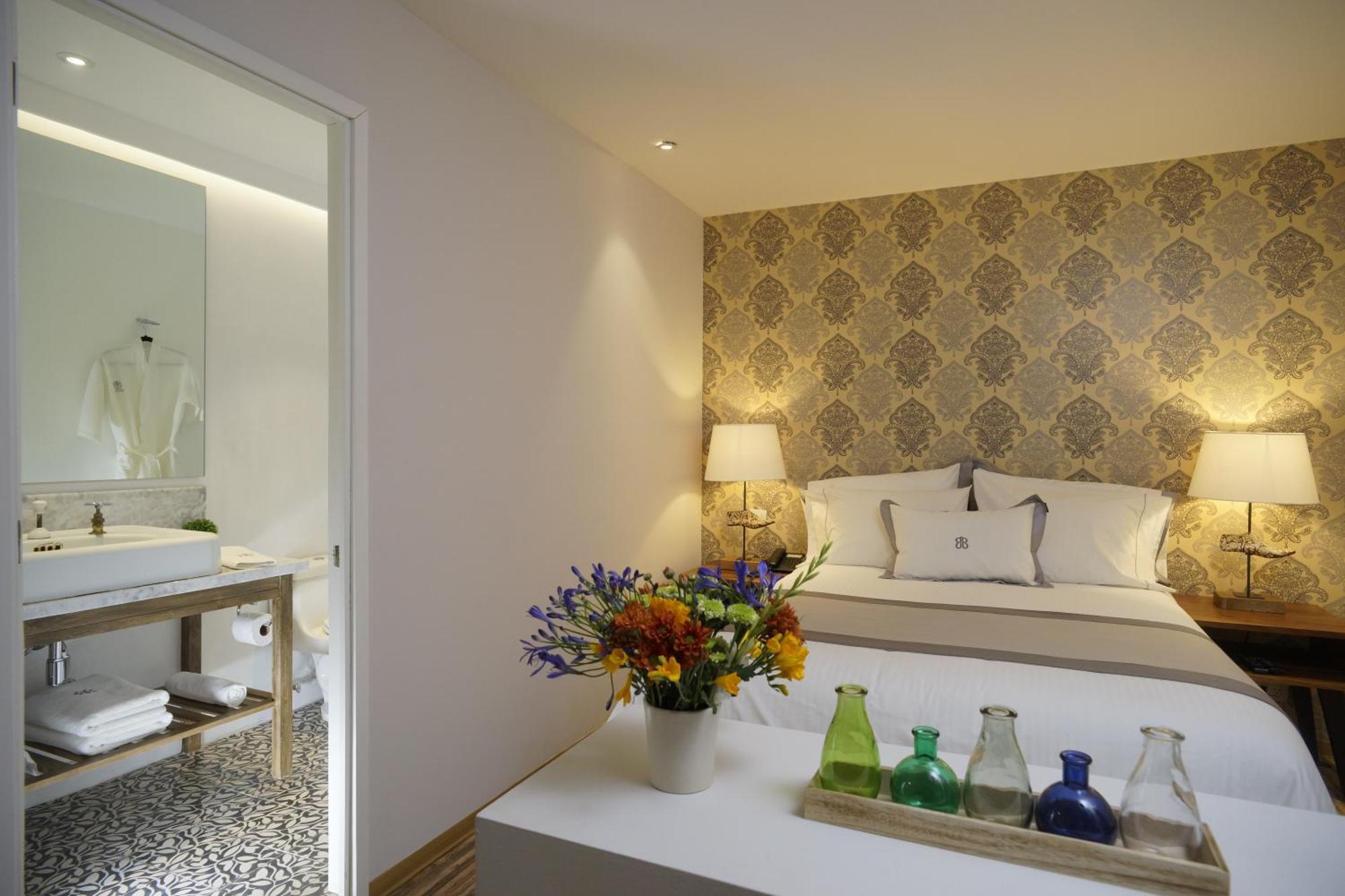 Standard Queen Room
