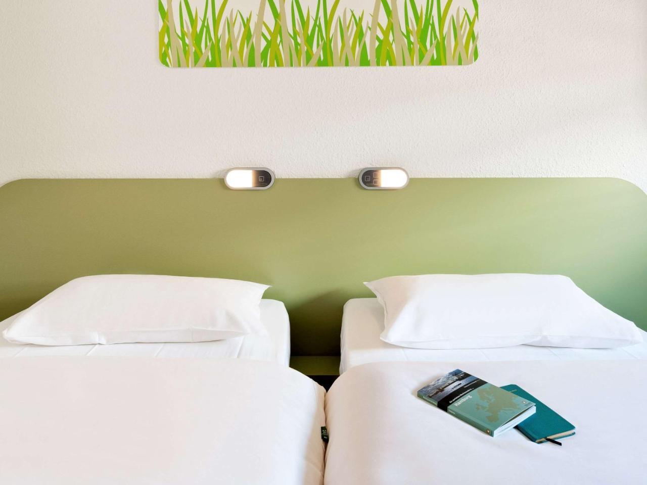 Standard Room with Two Single Beds