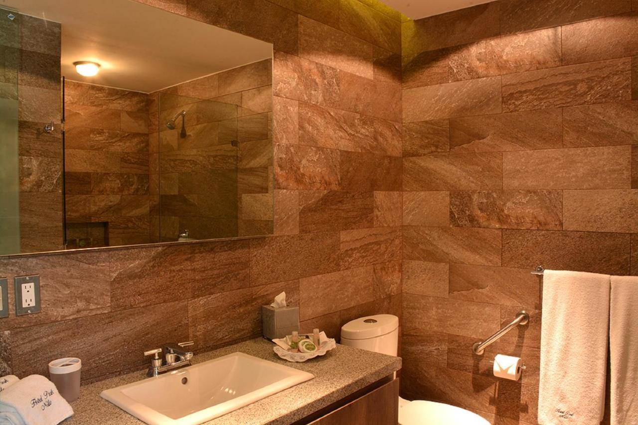 Deluxe Queen Suite