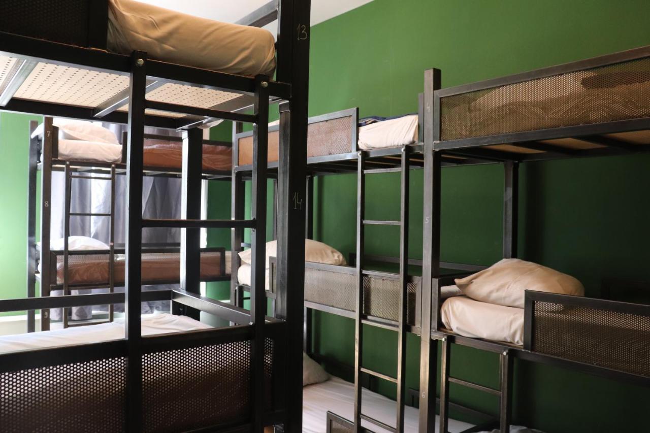 Bed 21-Bed Mixed Dormitory Room