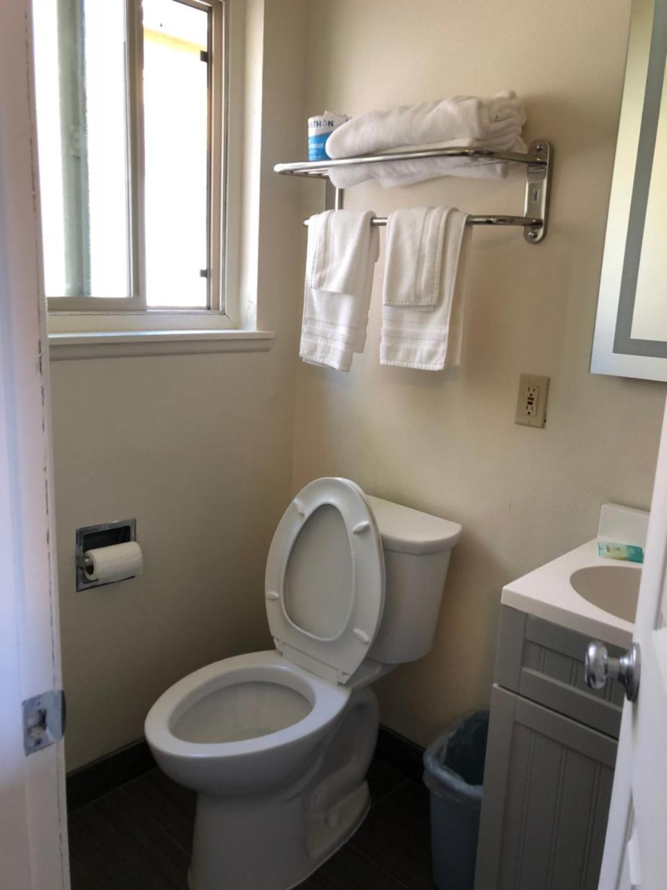 Standard King Room,726833278:JPEG