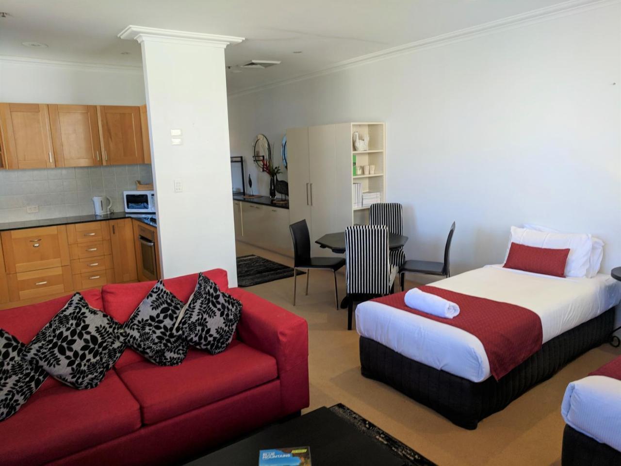 One-Bedroom Apartment,727920709:JPEG