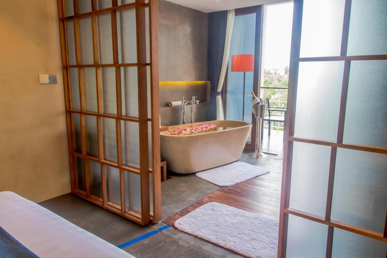 Premier Deluxe Double Pool View