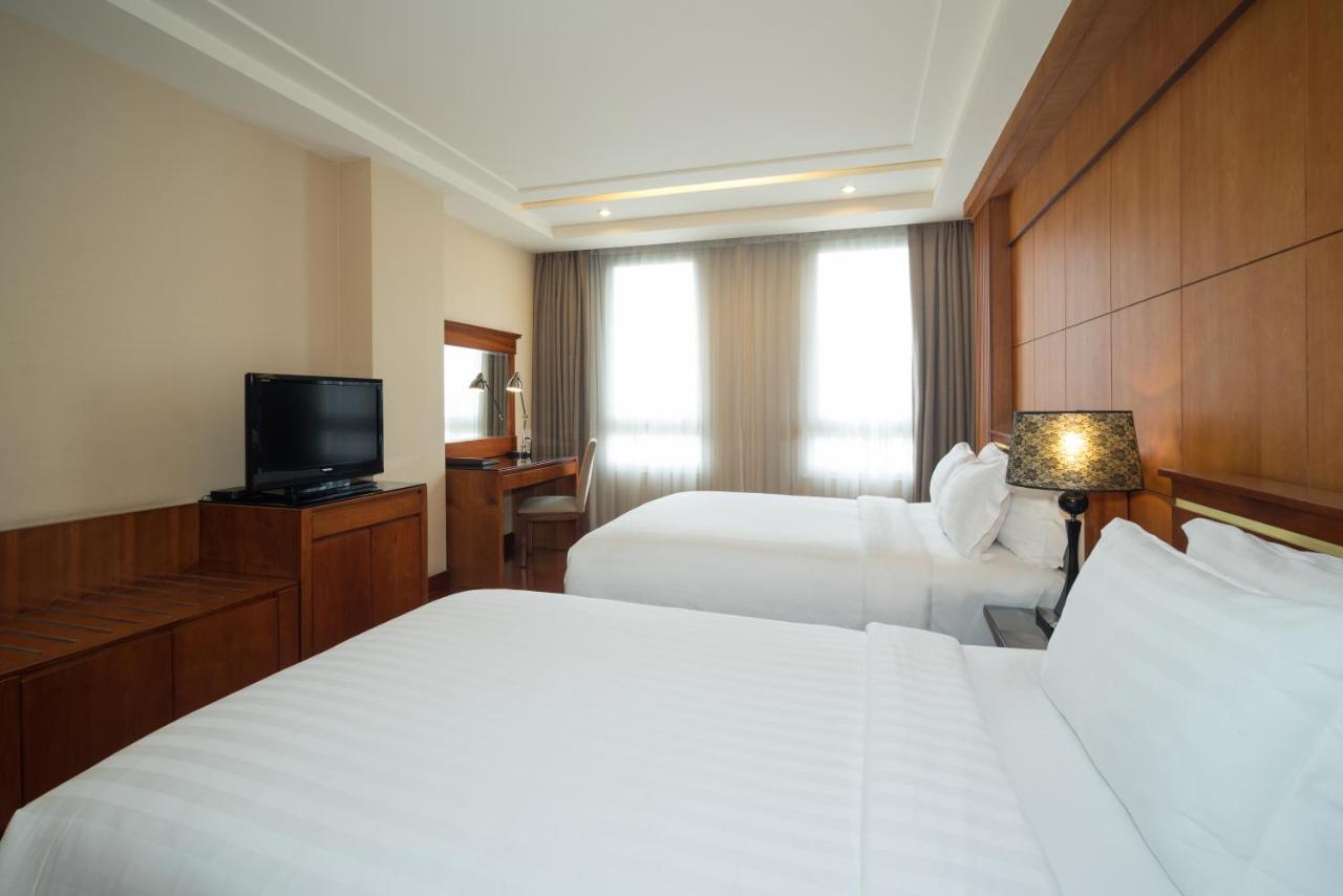 Premium Deluxe Triple Room City View