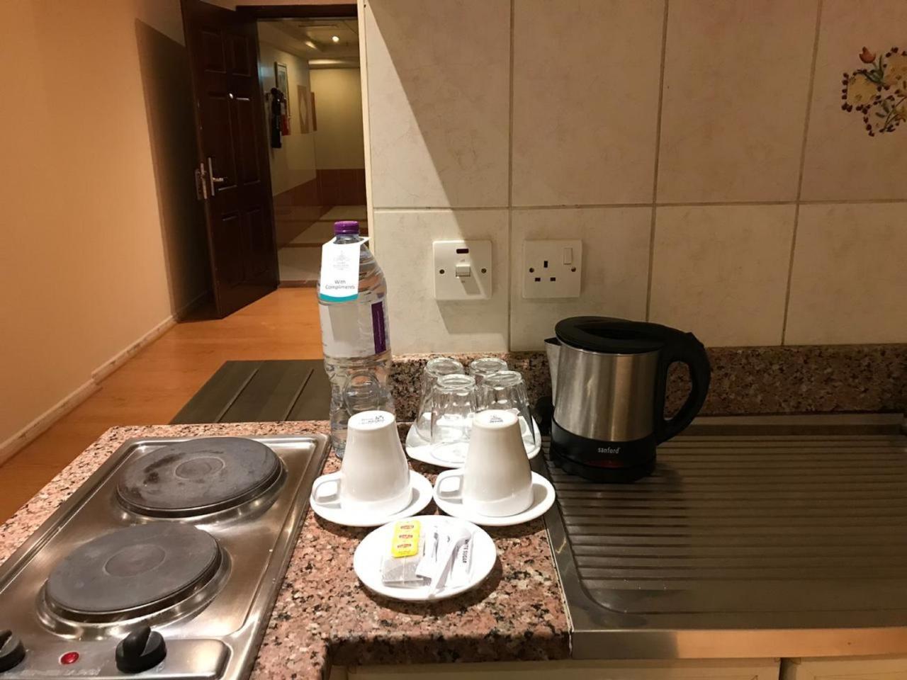 Studio Double Kitchenette