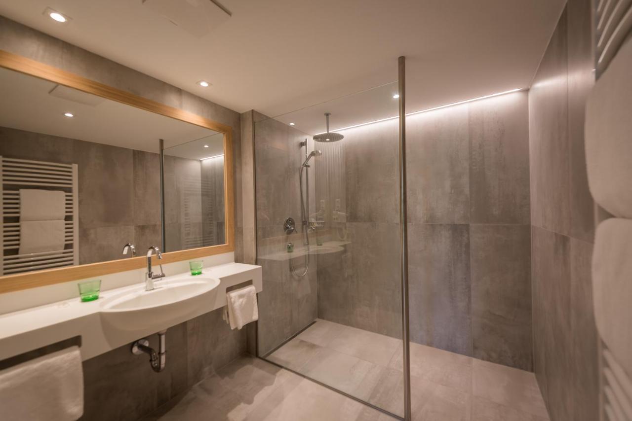 Deluxe Double Room Bath