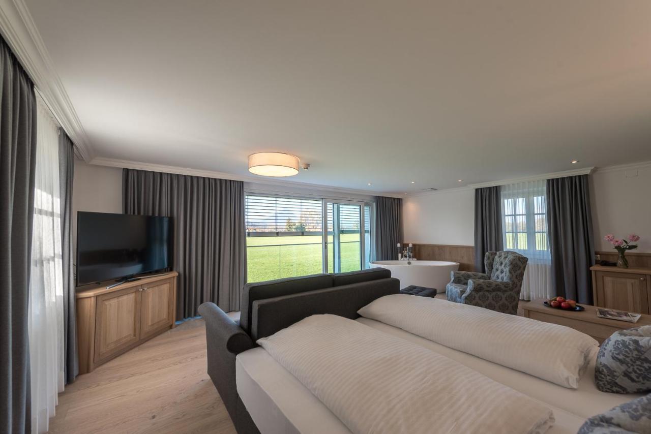 Deluxe Double Room Bath