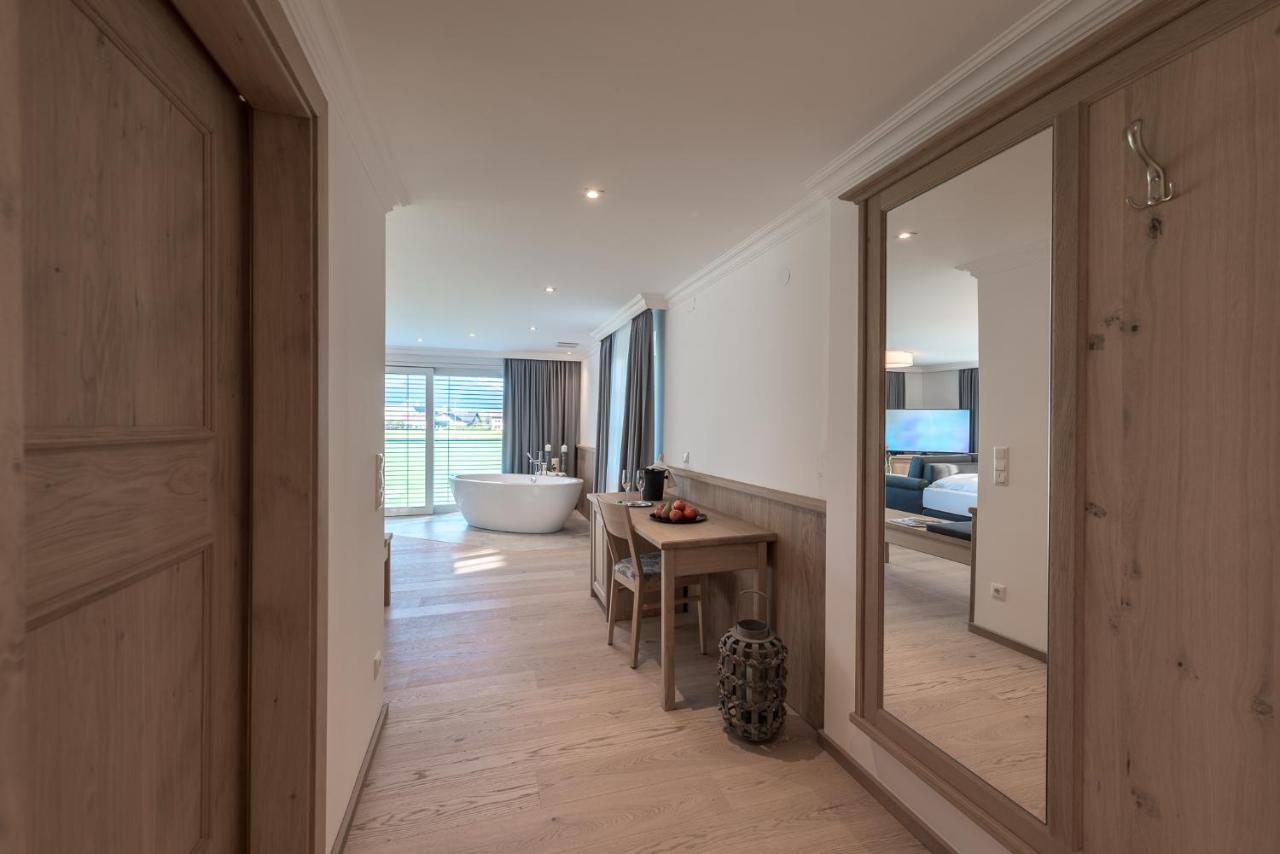 Deluxe Double Room Bath