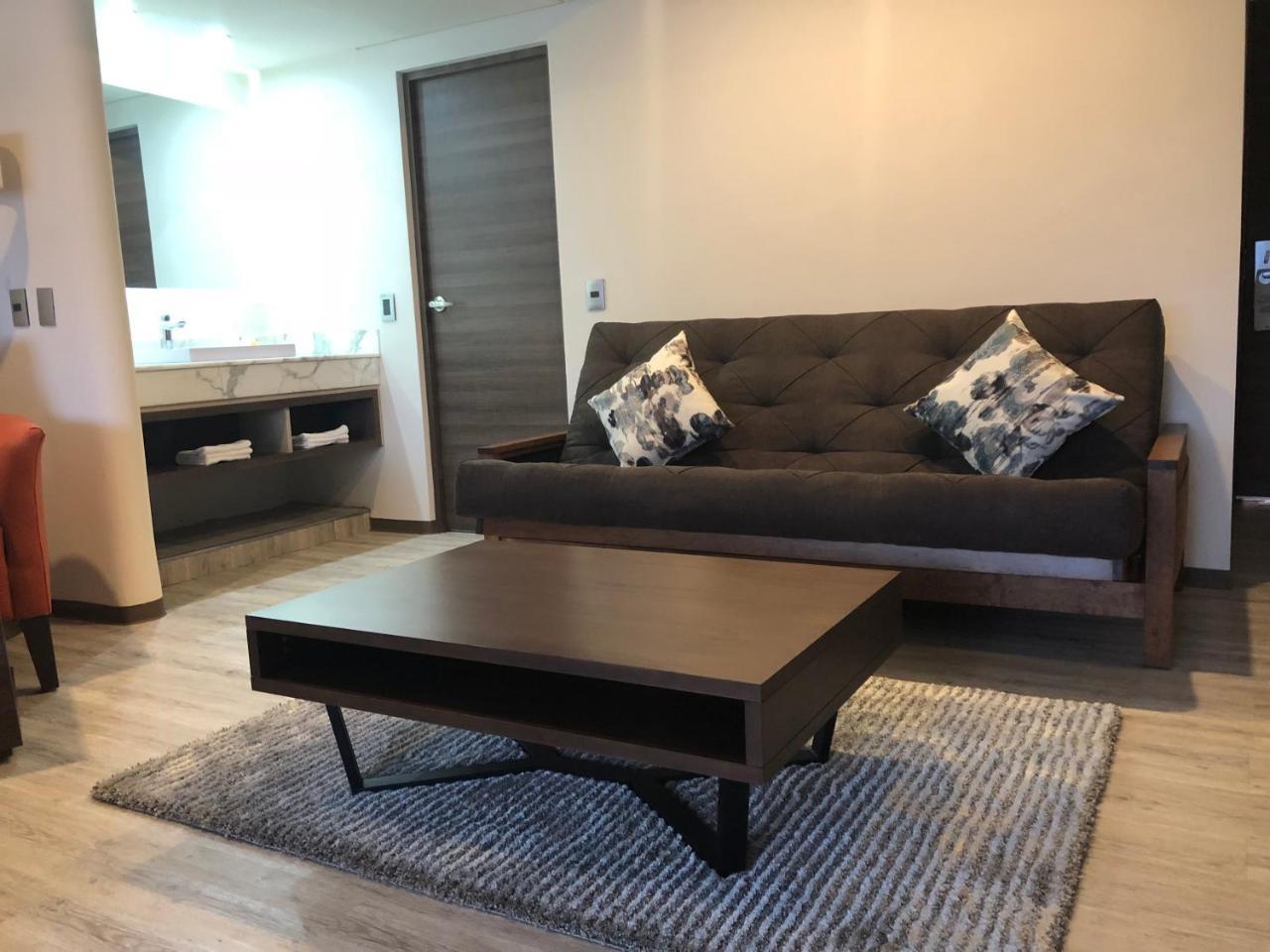 Deluxe King Suite