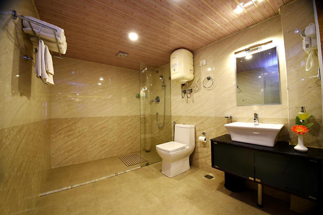 King Suite with Balcony - Complimentary Airport Pick up or Drop