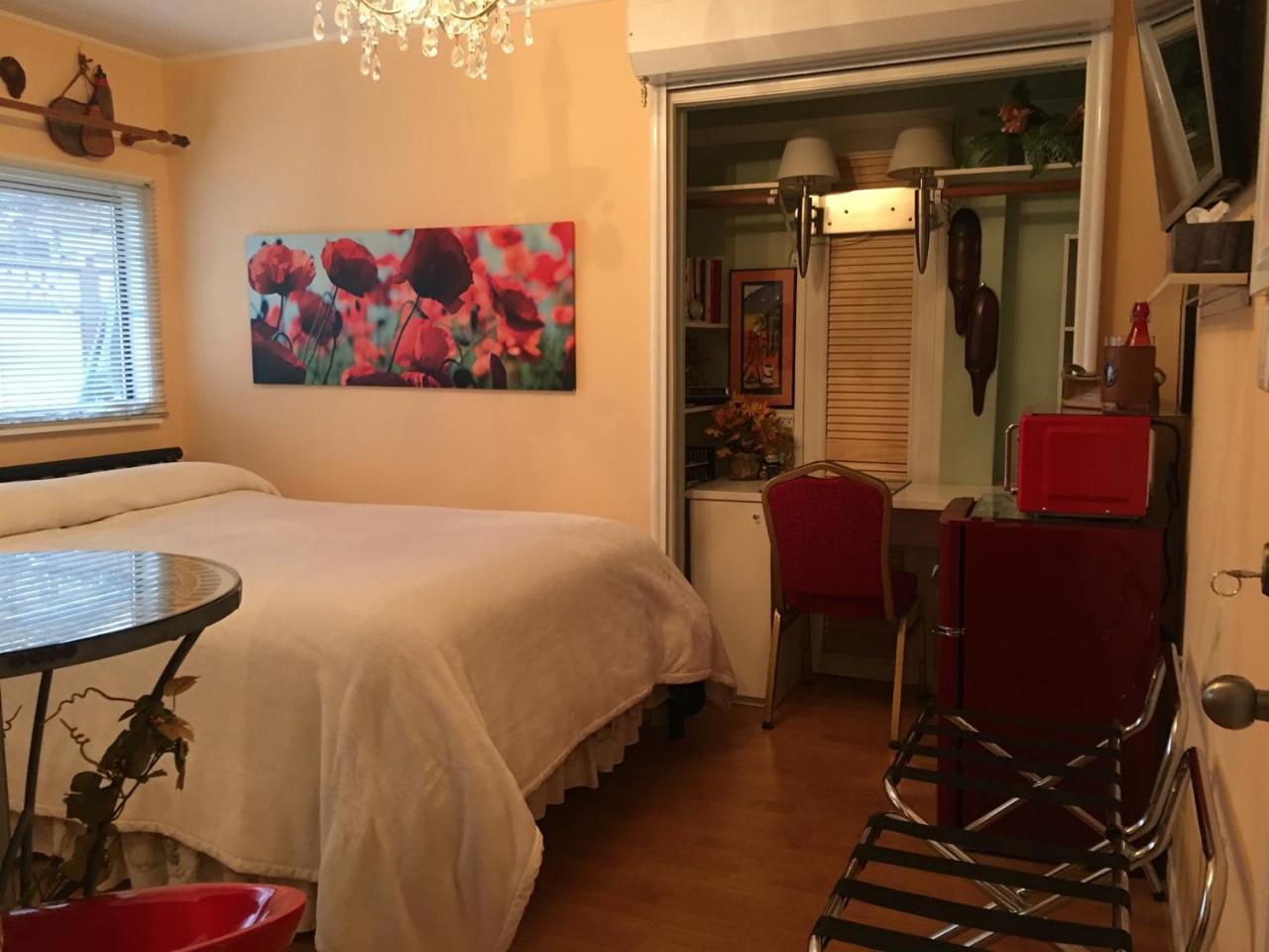Double Room with Jacuzzi Bathtub- Room #8