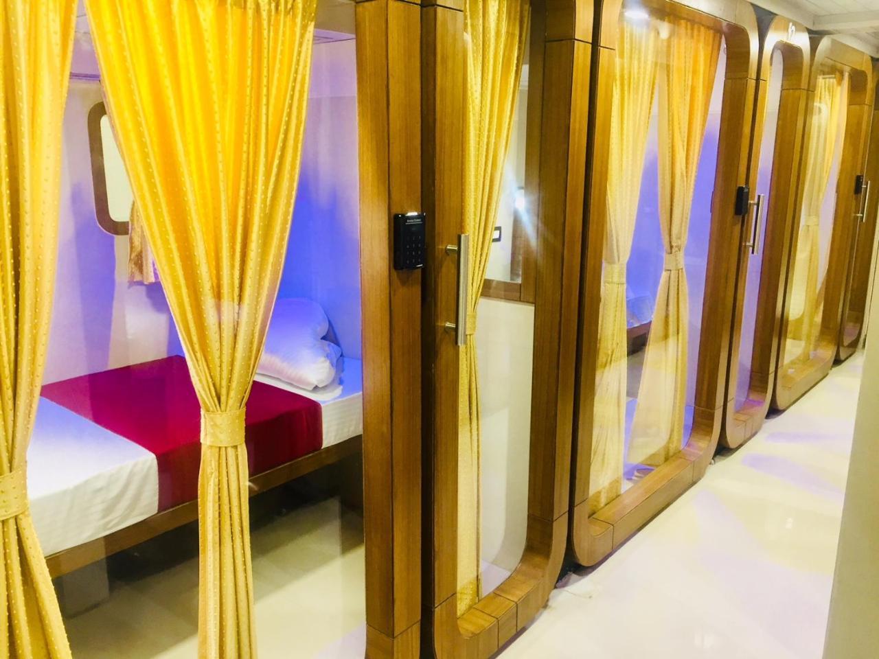 Single Bed Mixed Dormitory Room