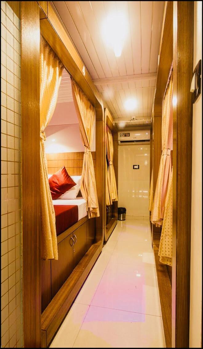 Single Bed 4-Bed Dormitory Room