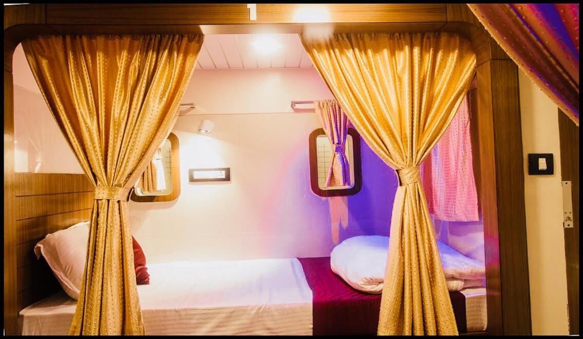 Single Bed 4-Bed Dormitory Room