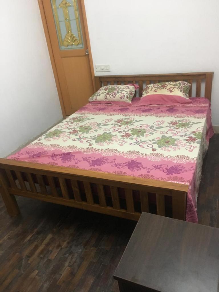 Budget Single Room,763904731:JPEG