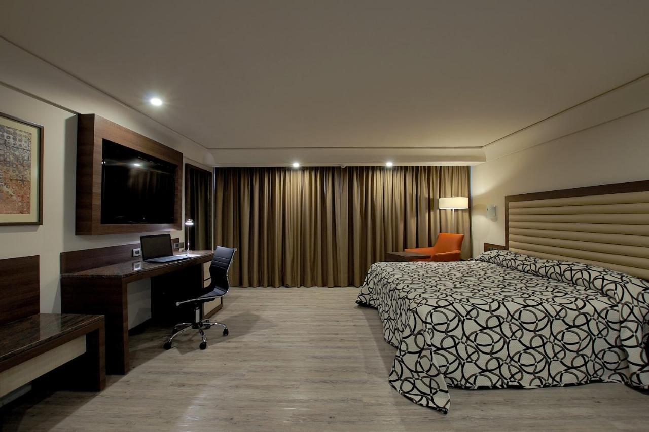 Deluxe King Suite