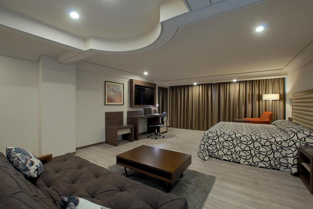 Deluxe King Suite