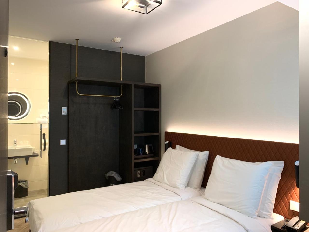 Comfort Double or Twin Room No Window
