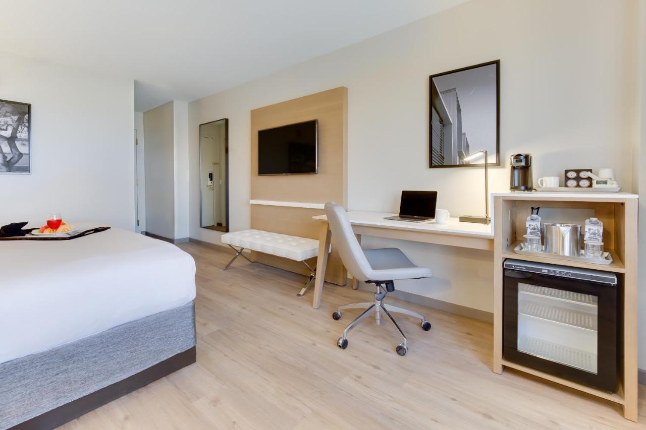 King Room - Disability Access/Non-Smoking with Executive Lounge Access